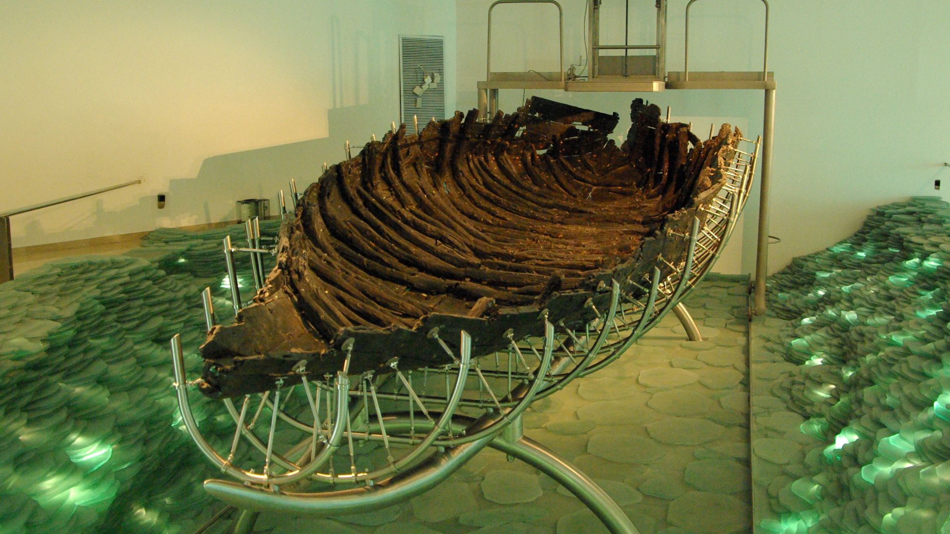 18. Un bateau sur le lac de Tibériade en période de sécheresse