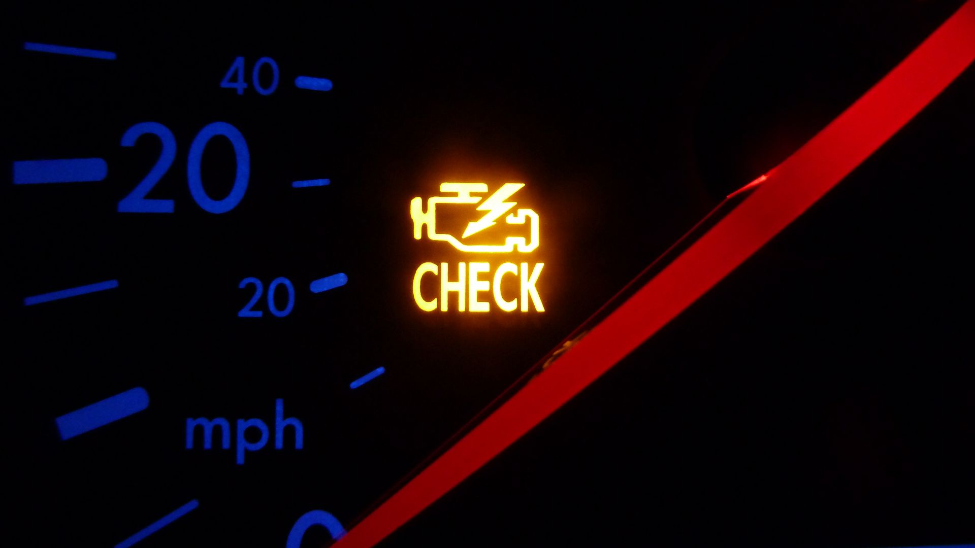 13. Le voyant « Check Engine » signifie qu'il faut s'arrêter immédiatement.