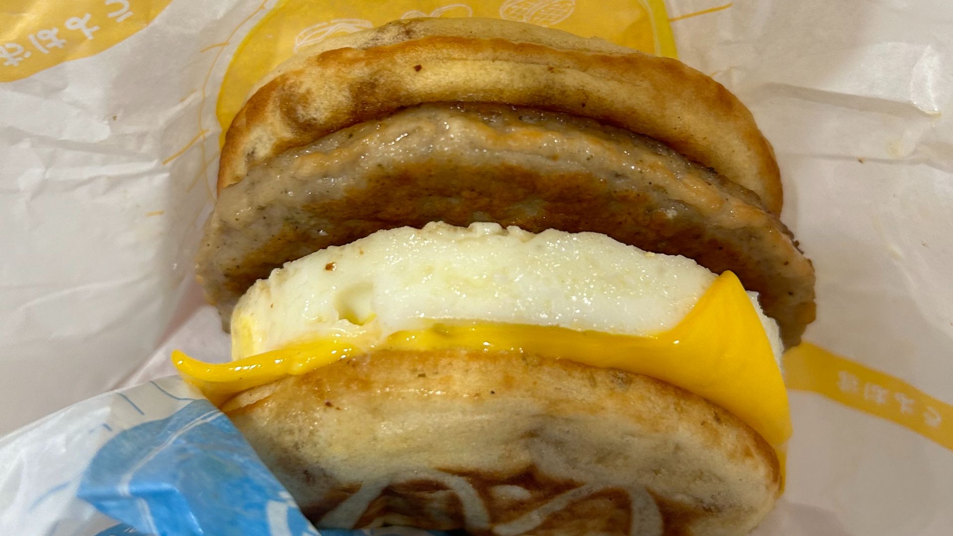 16. McGriddles aux saucisses, œufs et fromage de McDonald’s