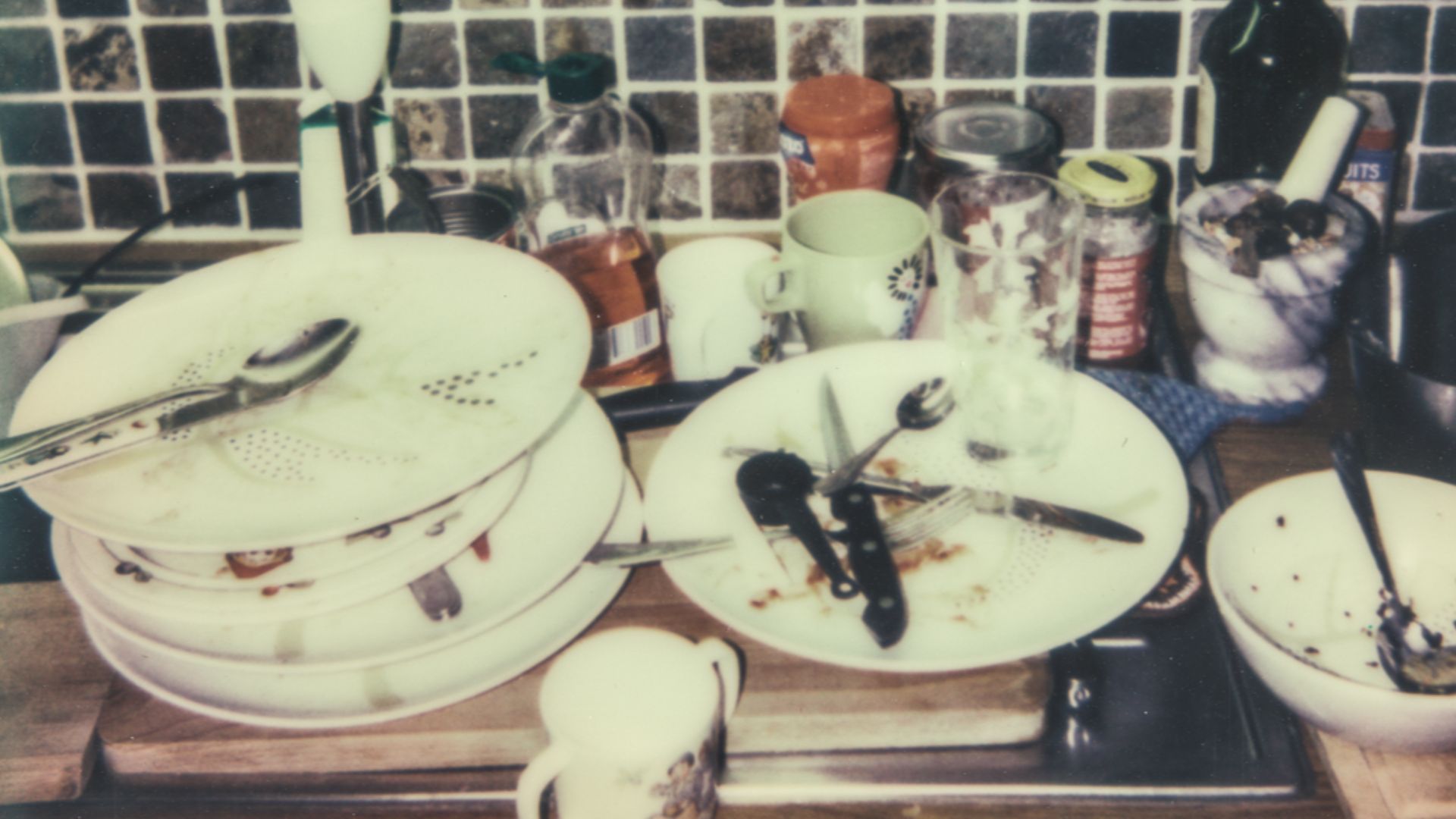 18. Ne pas empiler les assiettes