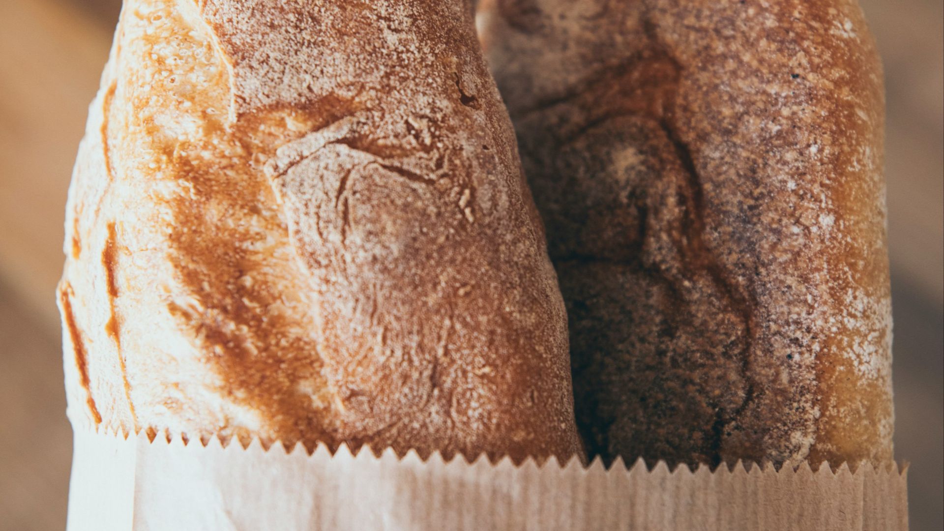 1. On trouve du pain et des viennoiseries partout