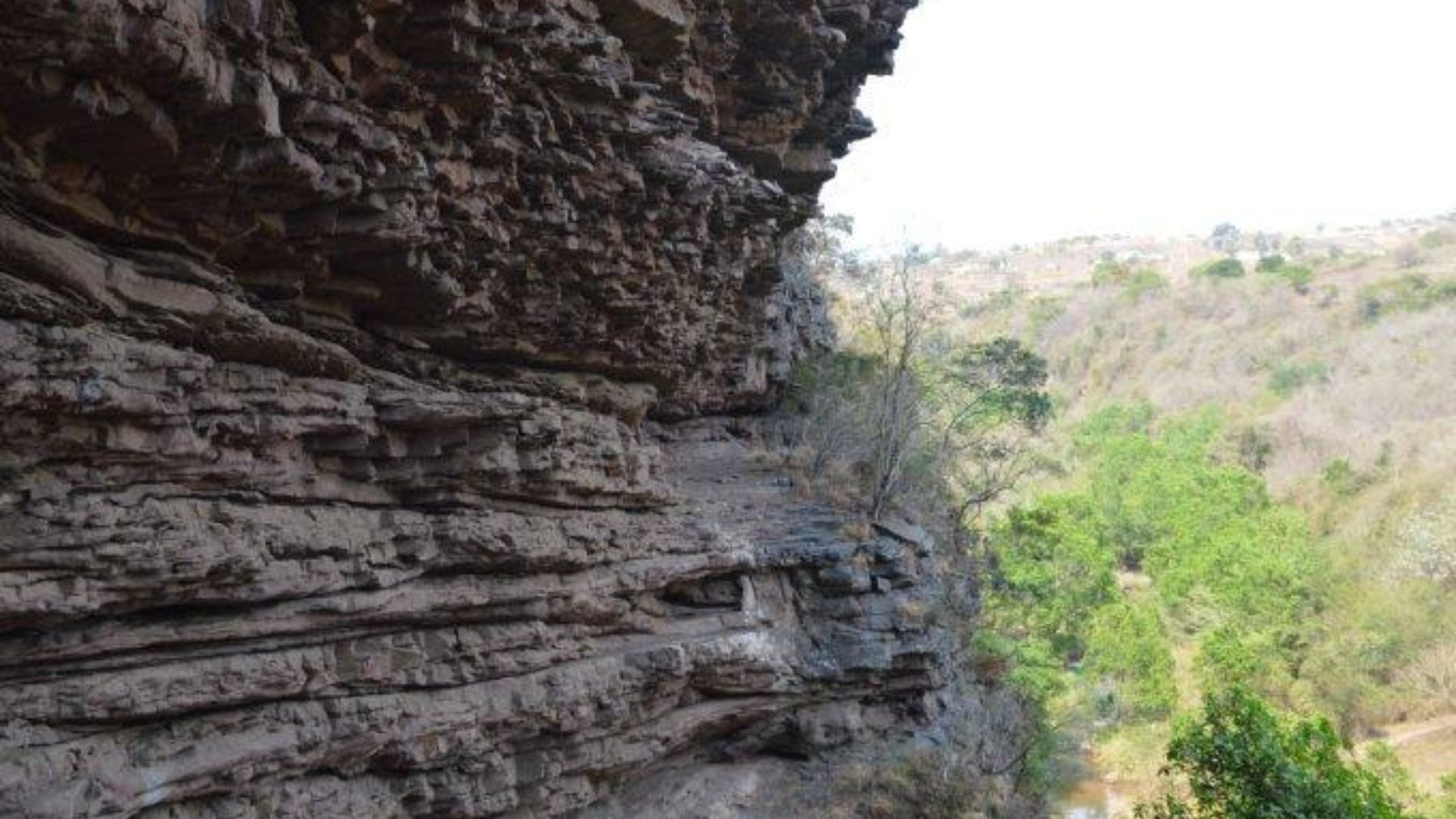 9. Adhésifs de fixation à la grotte de Sibudu