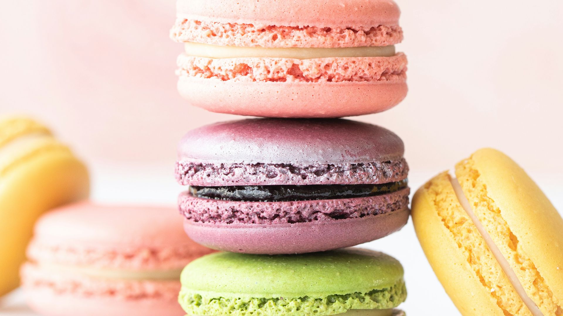 15. Macarons