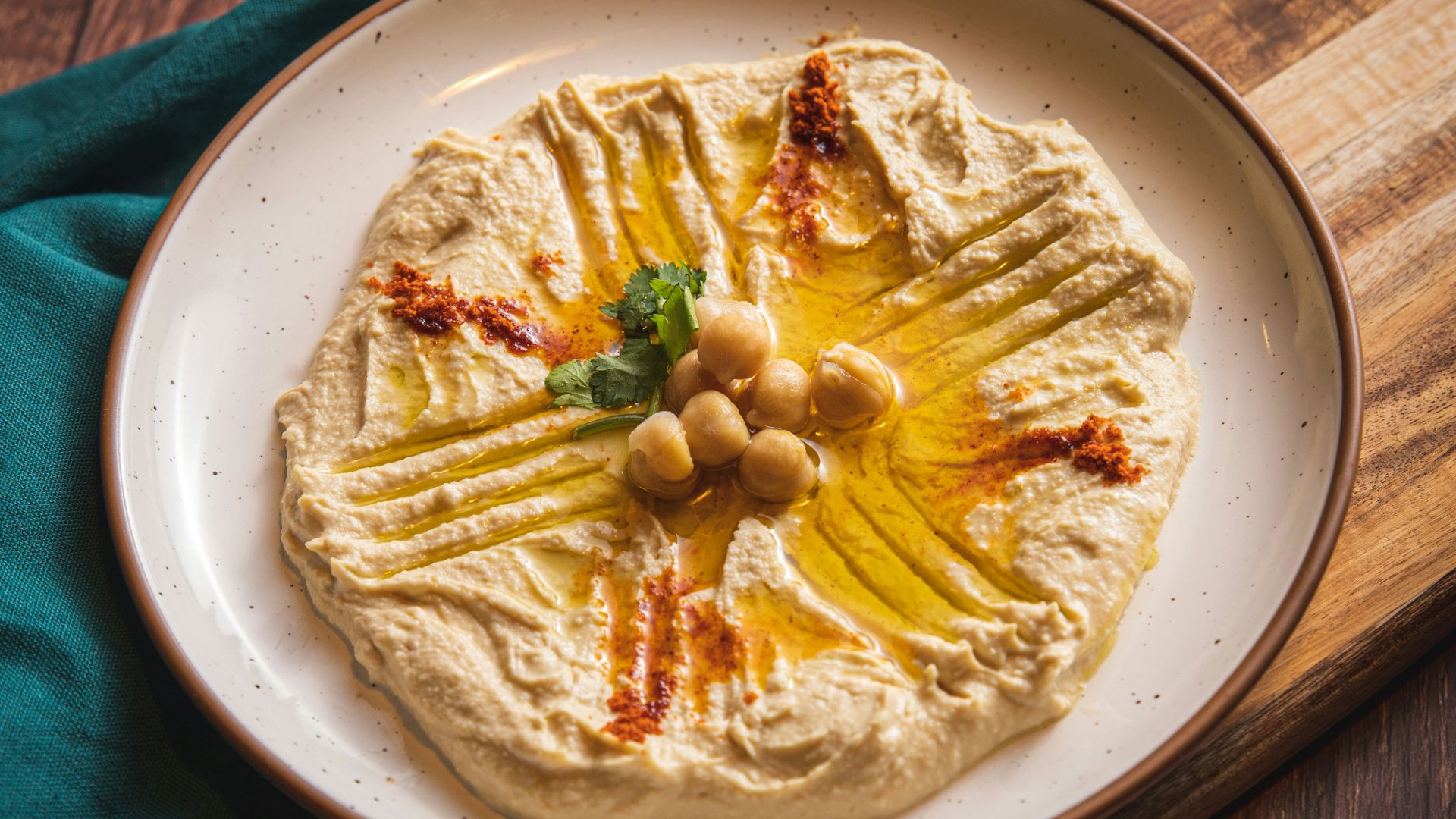 2. Poivrons en lamelles accompagnés de houmous