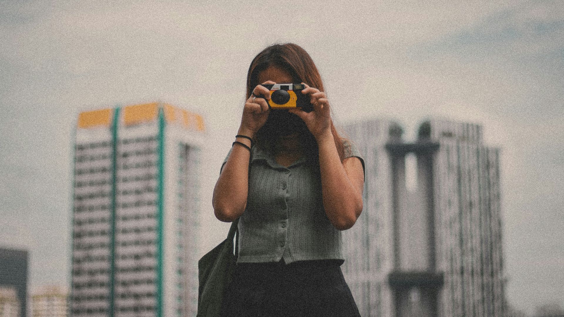 18. L'obturateur d'un vieil appareil photo jetable