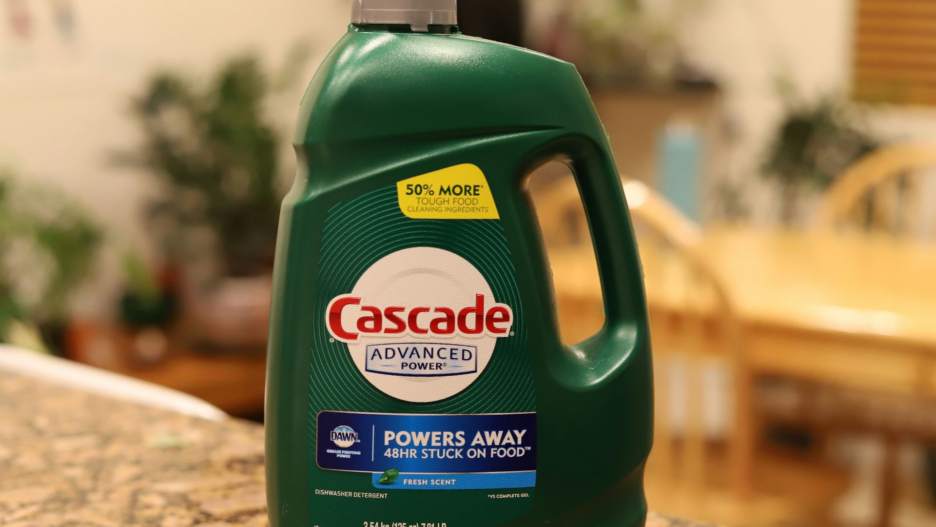 14. Le liquide vaisselle convient très bien pour laver une voiture