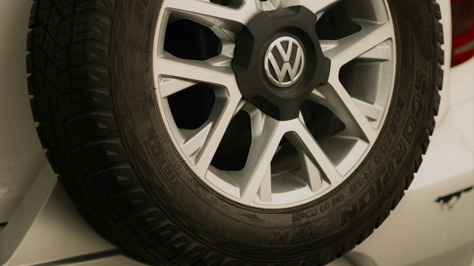16. Roues de secours et cric