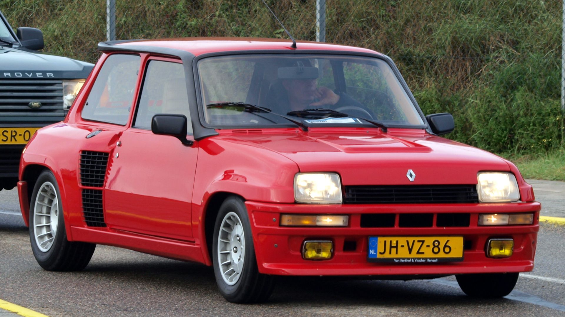 12. L'intérieur d'une voiture de rallye (Renault 5 Turbo de 1980)