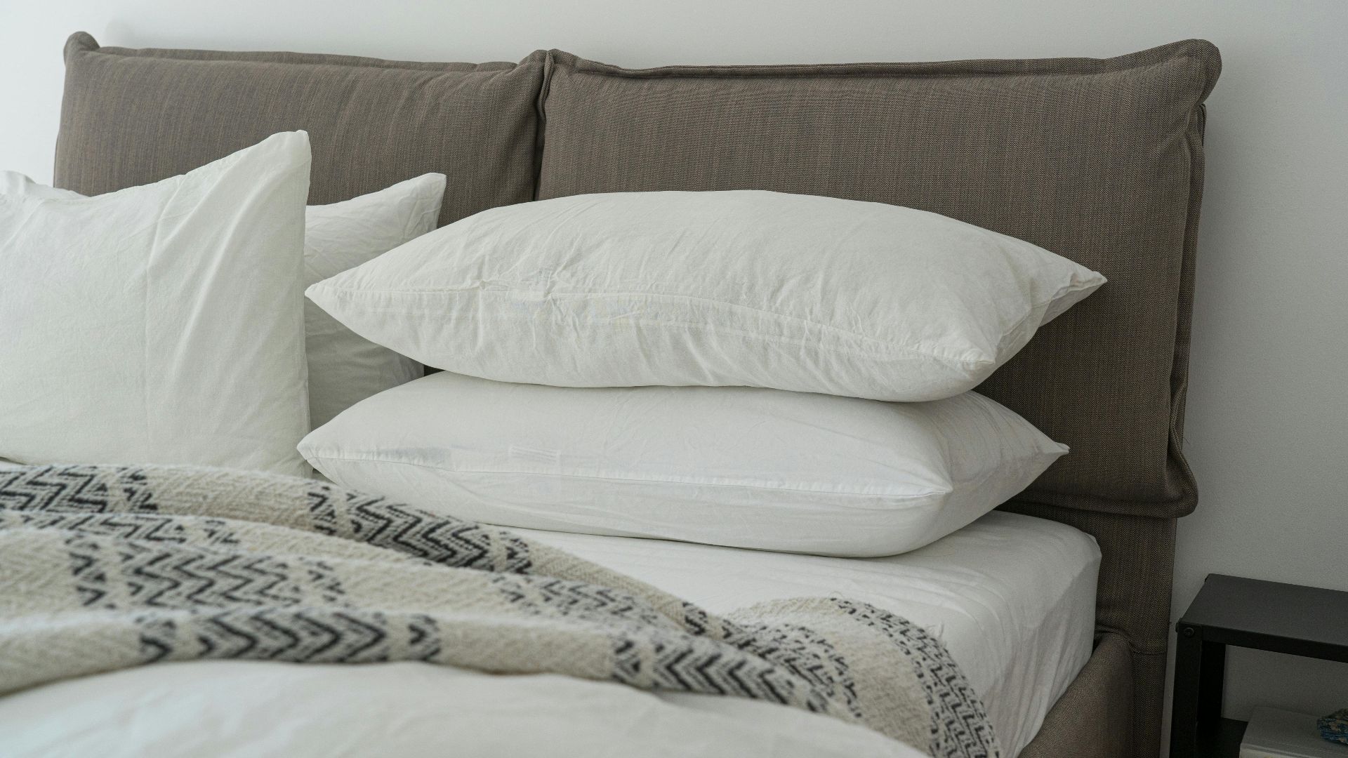 4. Dormir avec trop d'oreillers