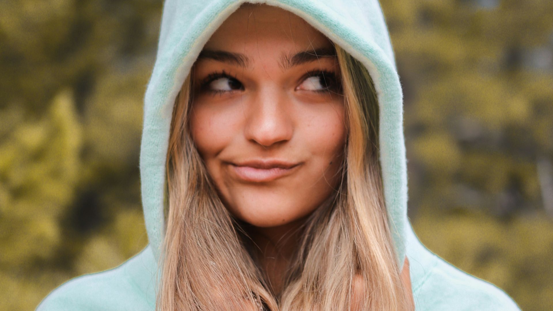 5. Emprunter son sweat à capuche et faire comme si c'était le tien