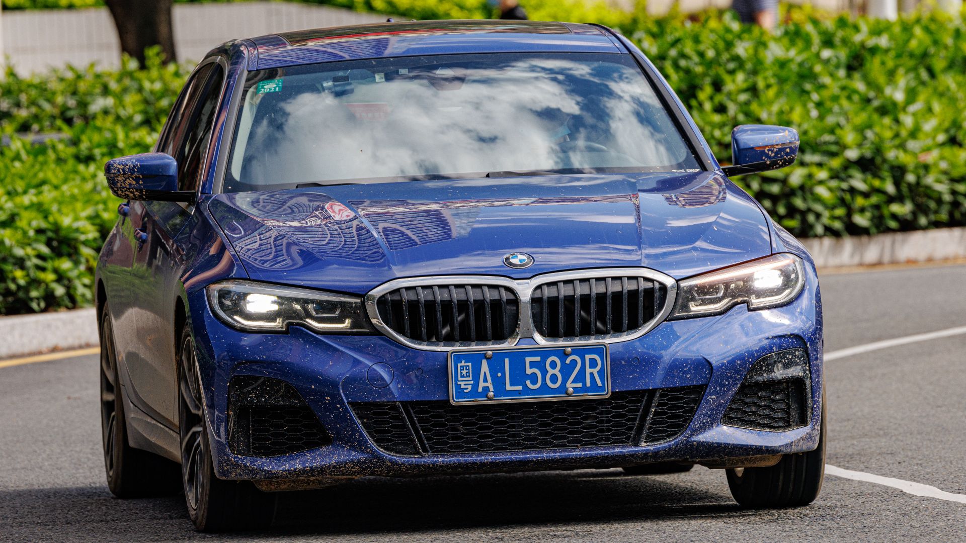 9. BMW 318i