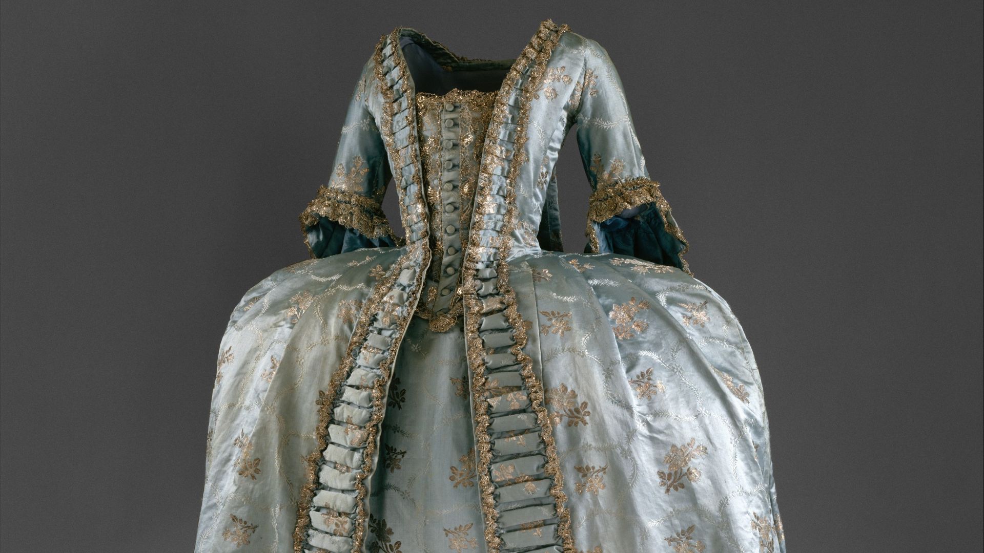 3. Les Liaisons dangereuses (1988) et La Robe à la française