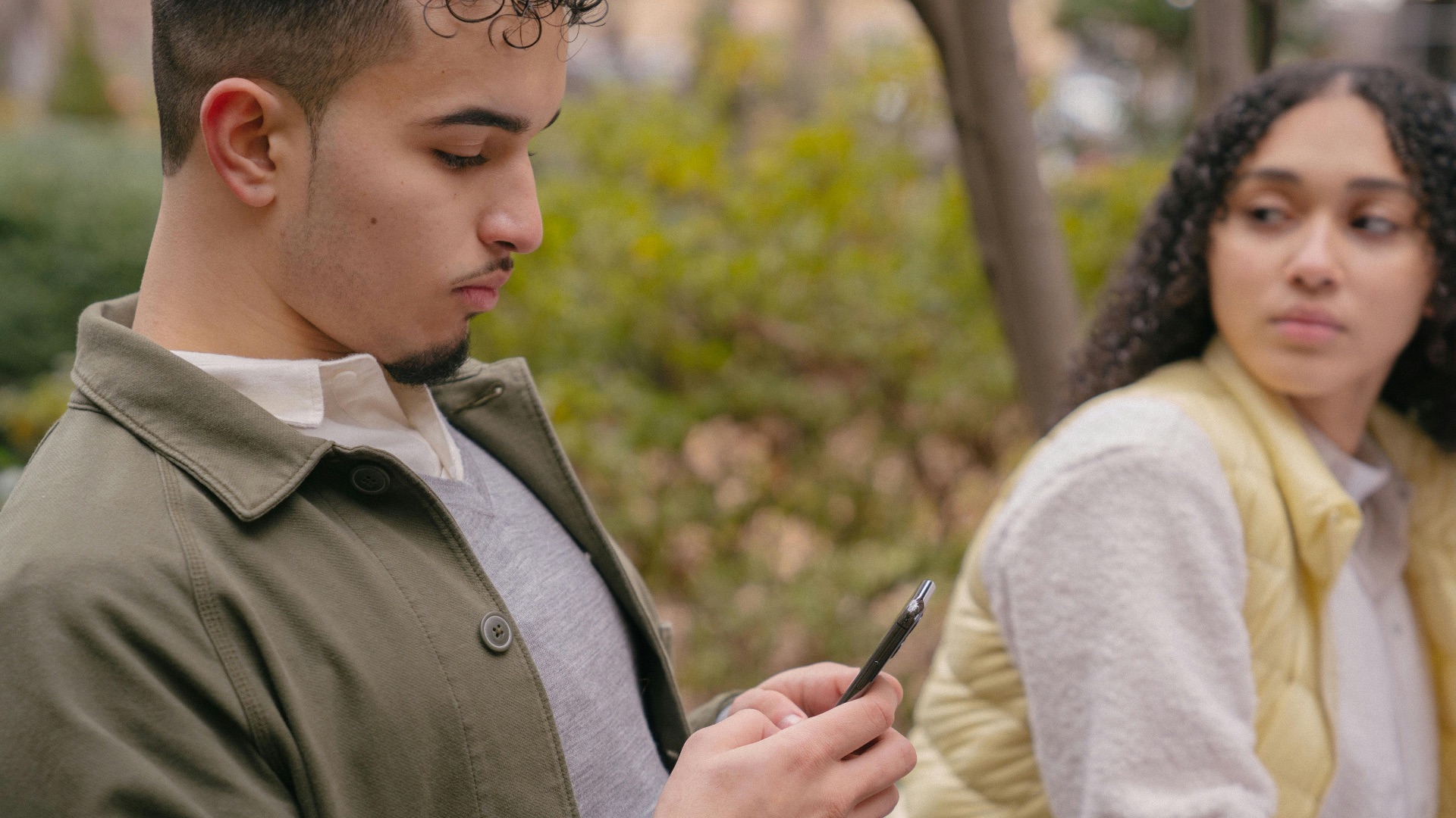 1. Être constamment sur votre téléphone