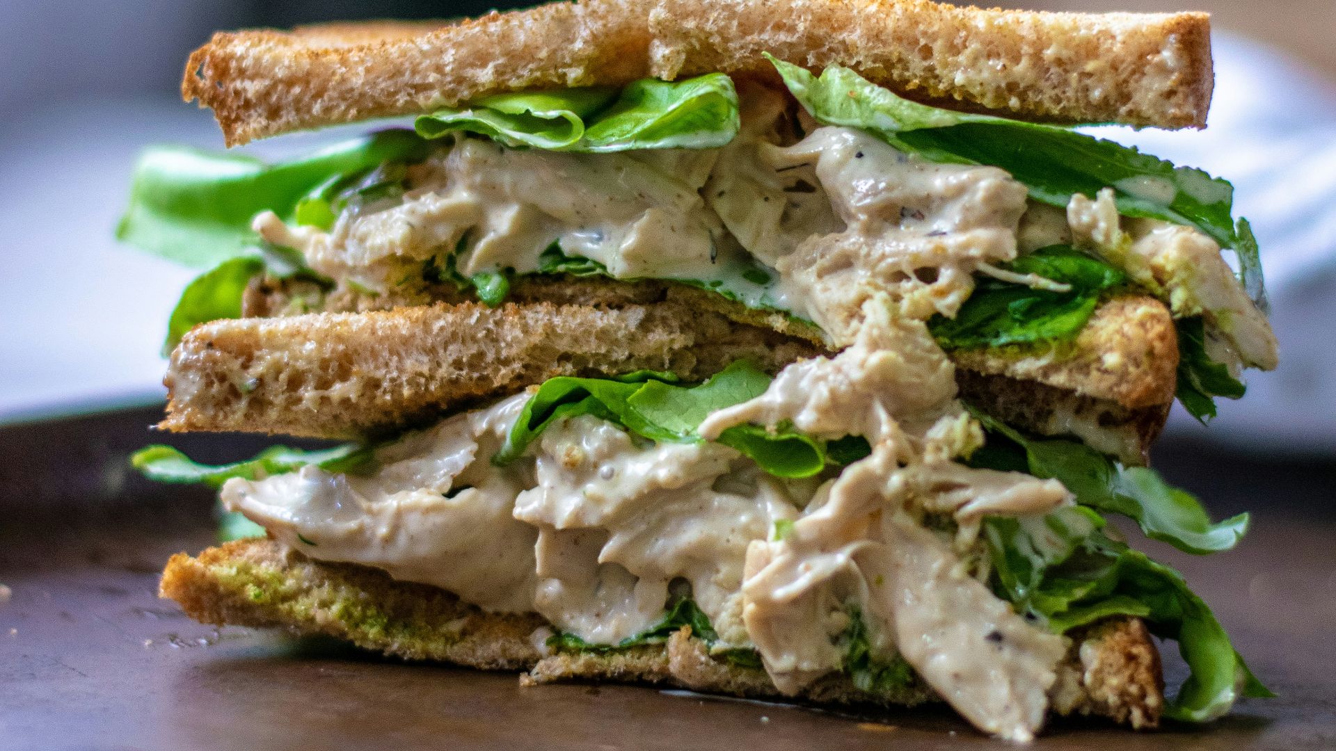 8. Poulet cuit – Sandwichs à la salade de poulet
