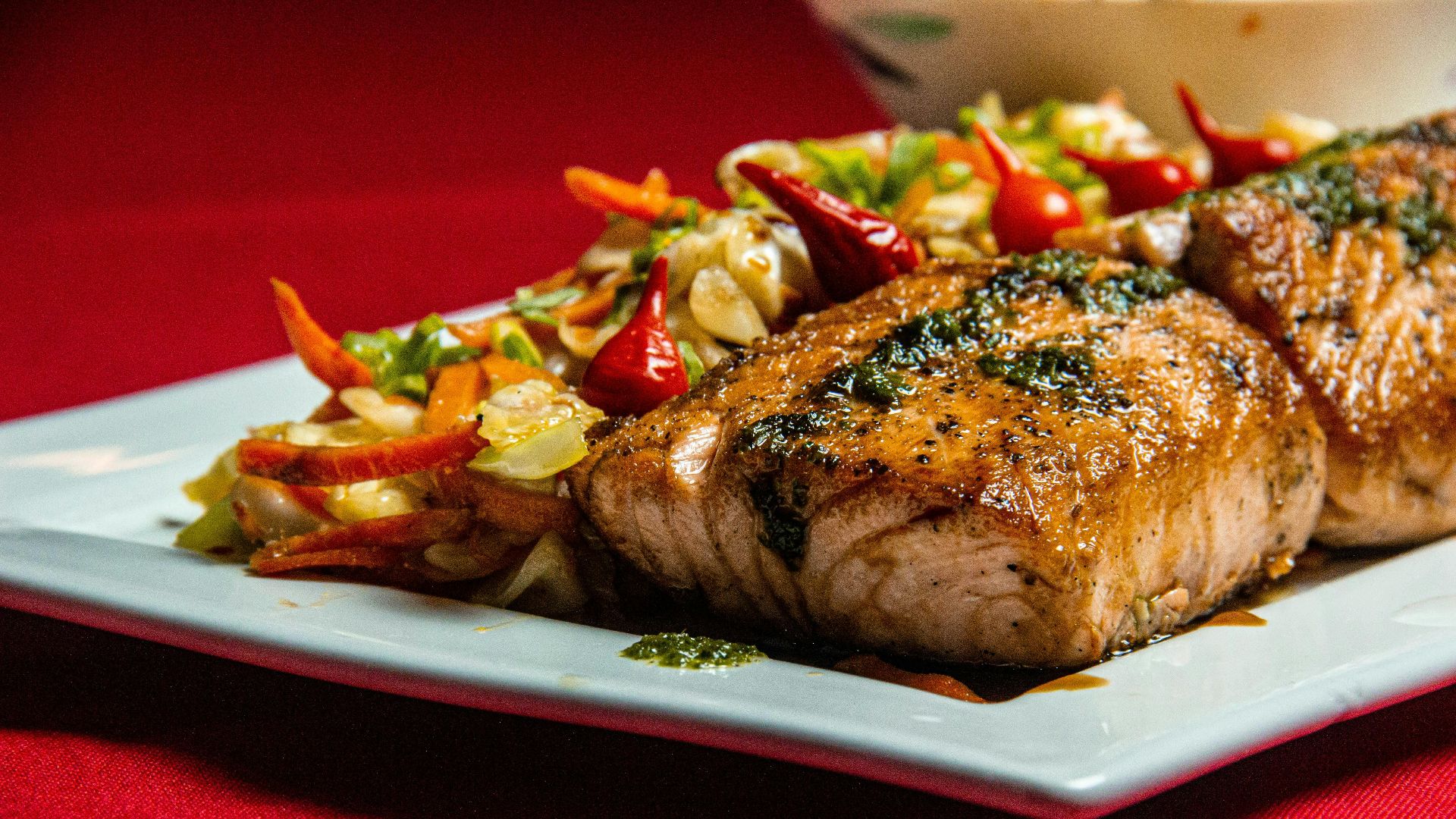 5. Saumon grillé accompagné de légumes vapeur