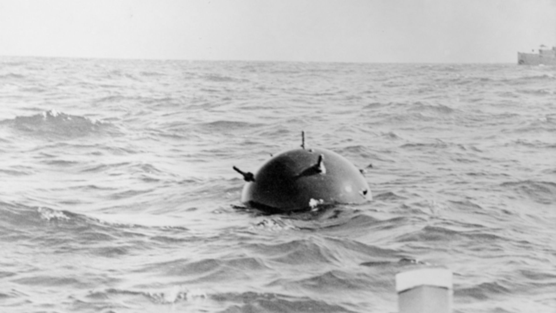 11. Une mine marine de la Seconde Guerre mondiale encore active