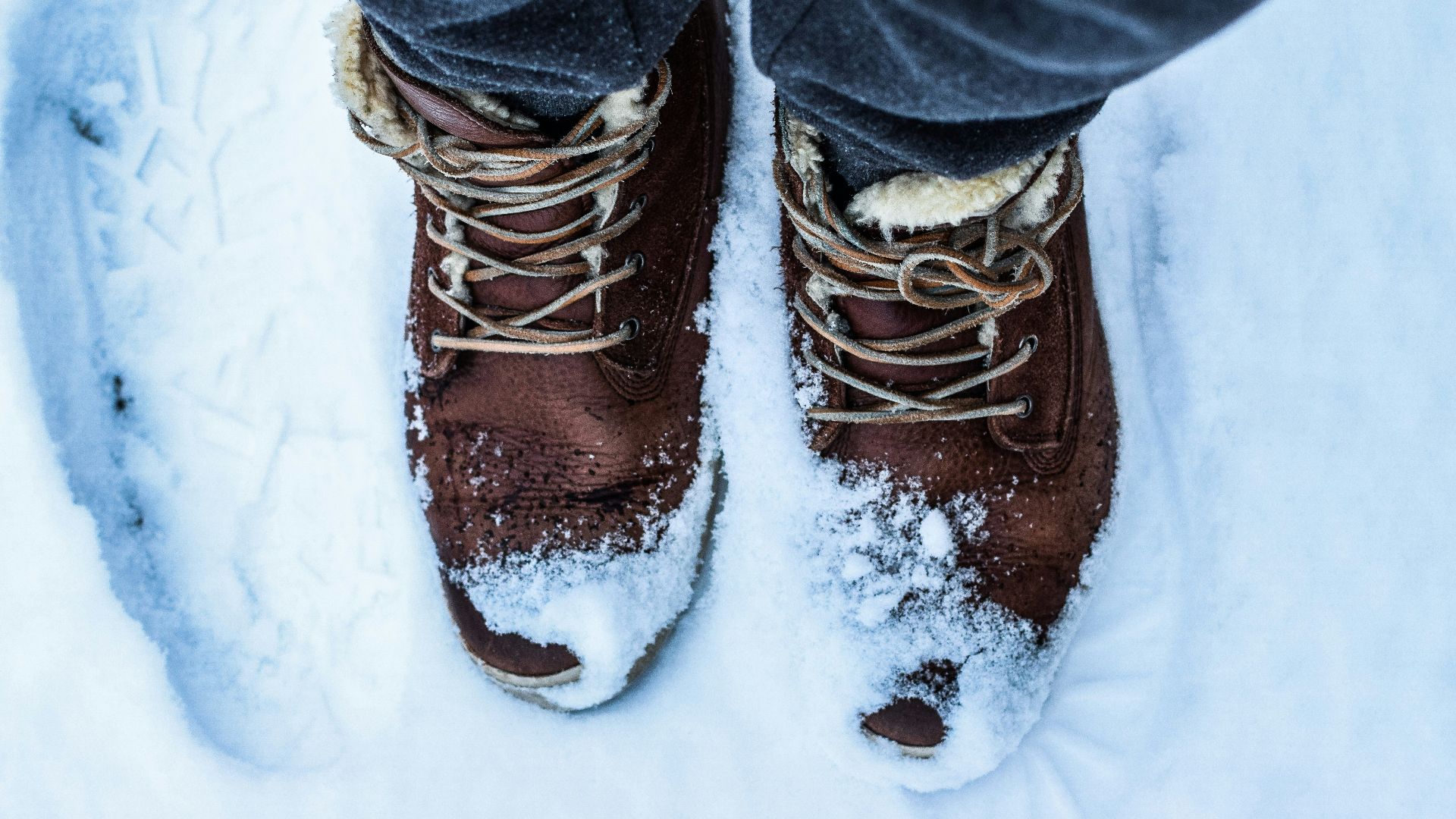 14. Enlevez la neige de vos bottes