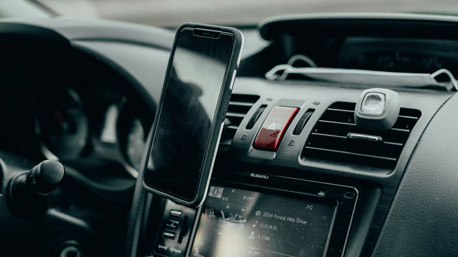5. Un support pour téléphone qui ne craint pas