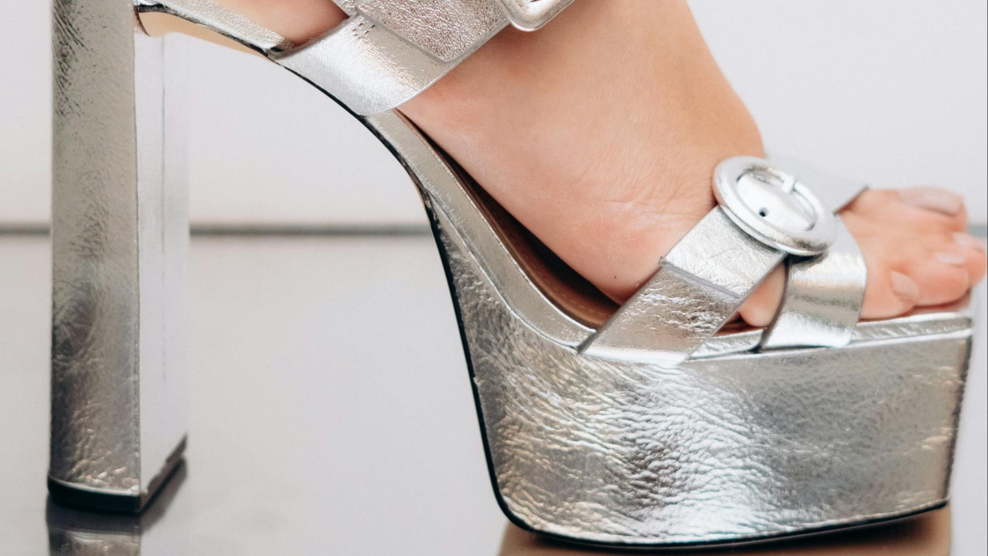 5. Optez pour des chaussures métalliques