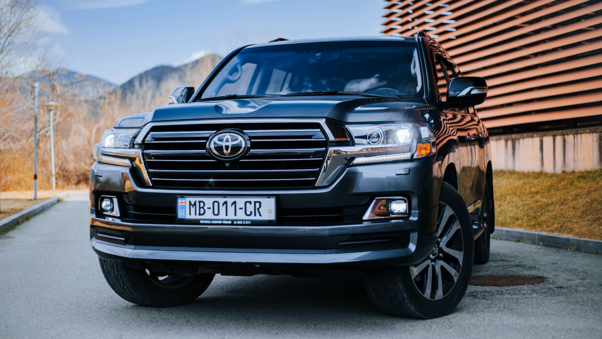 5. Toyota Land Cruiser J80
