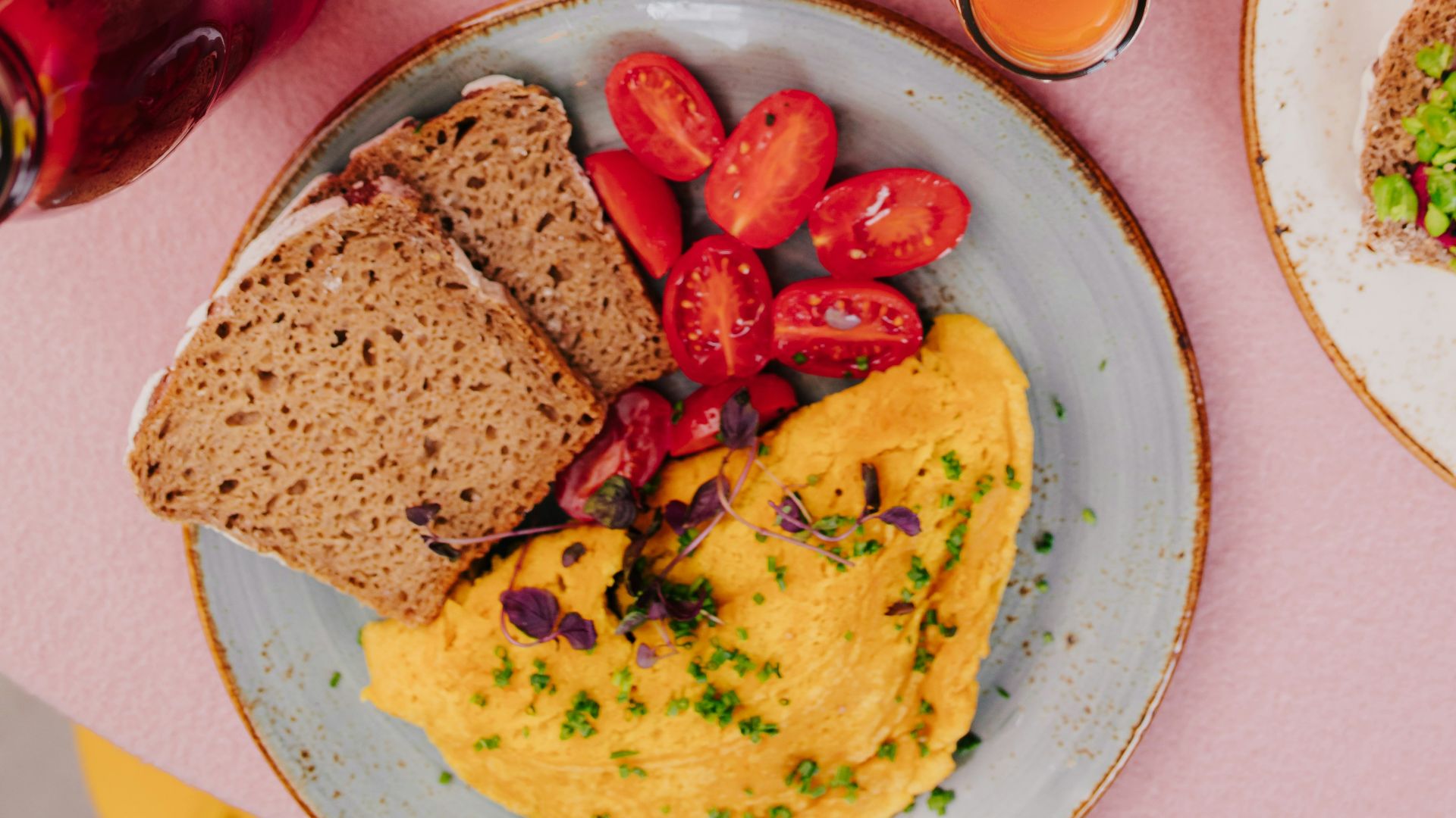 7. Organisez un brunch en milieu de semaine