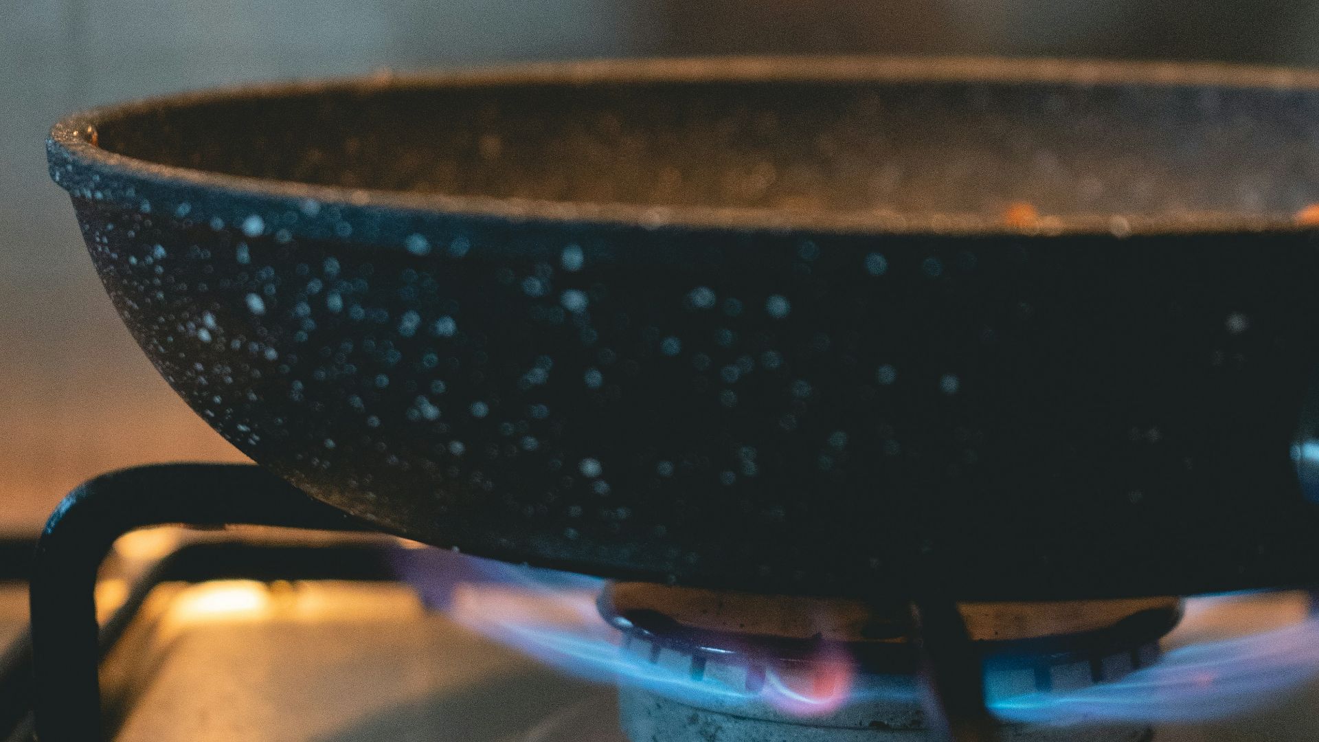 2. Préchauffer la poêle au lieu de commencer à froid