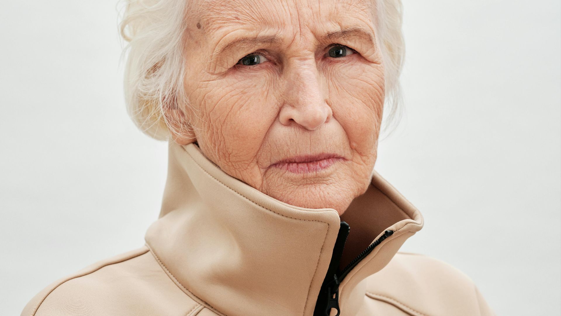6. Taupe poudré