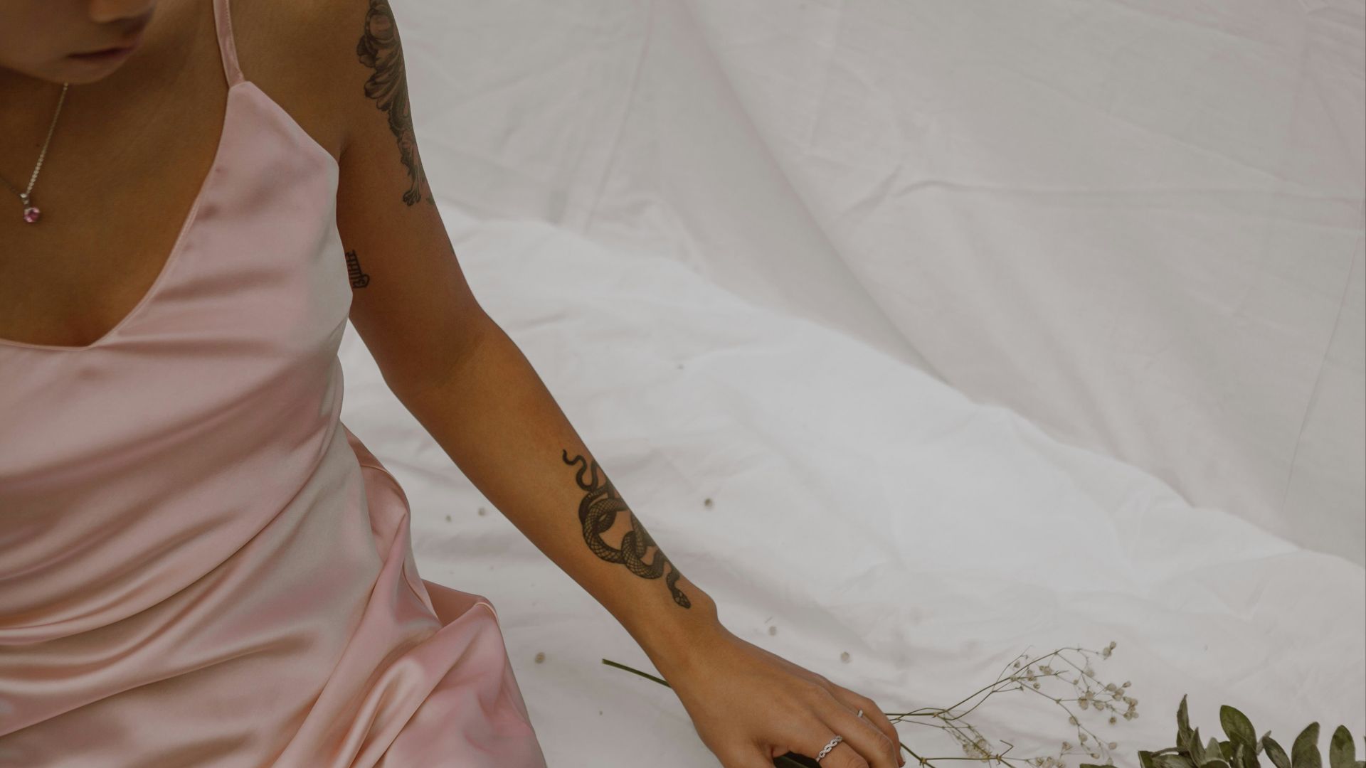 2. Jupes midi en crêpe pastel