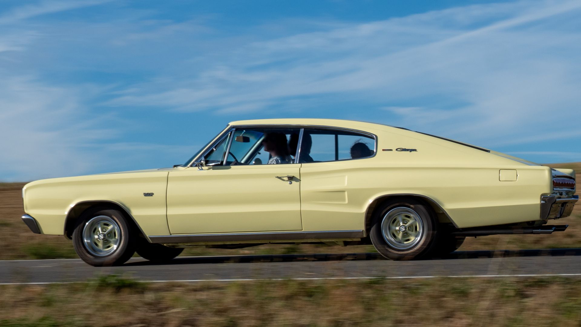 2. Dodge Charger (modèles électriques et modèles à essence récents)