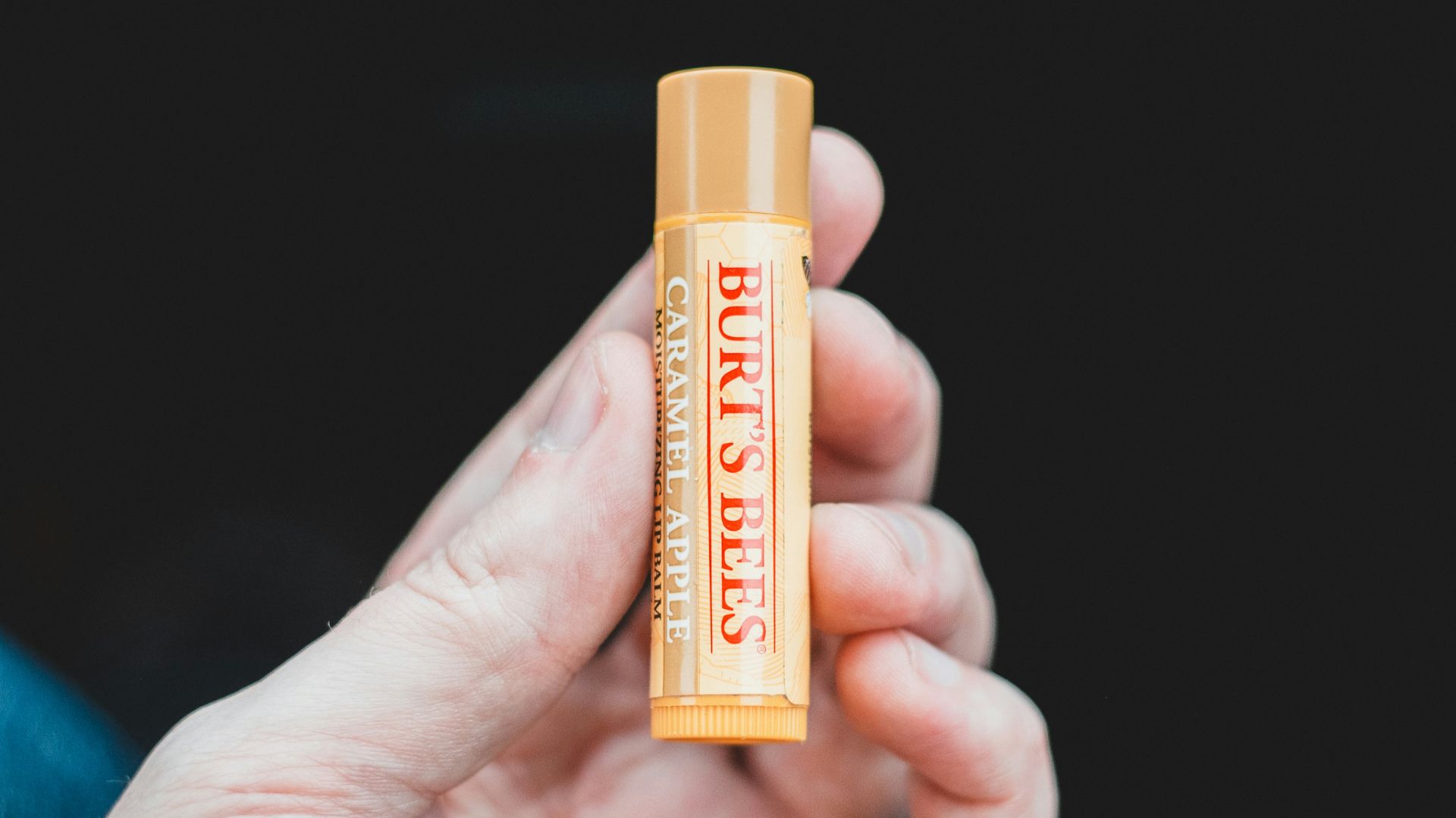 20. Terminez par un soin hydratant pour les lèvres