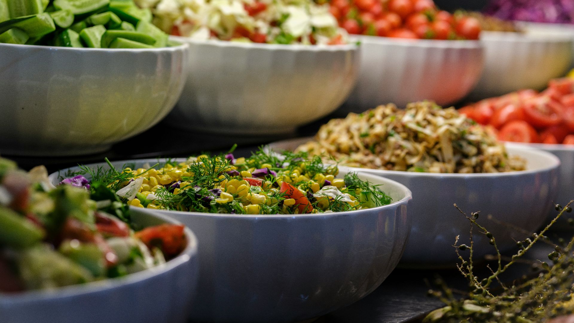 6. Ne posez pas votre assiette sur le plateau de service