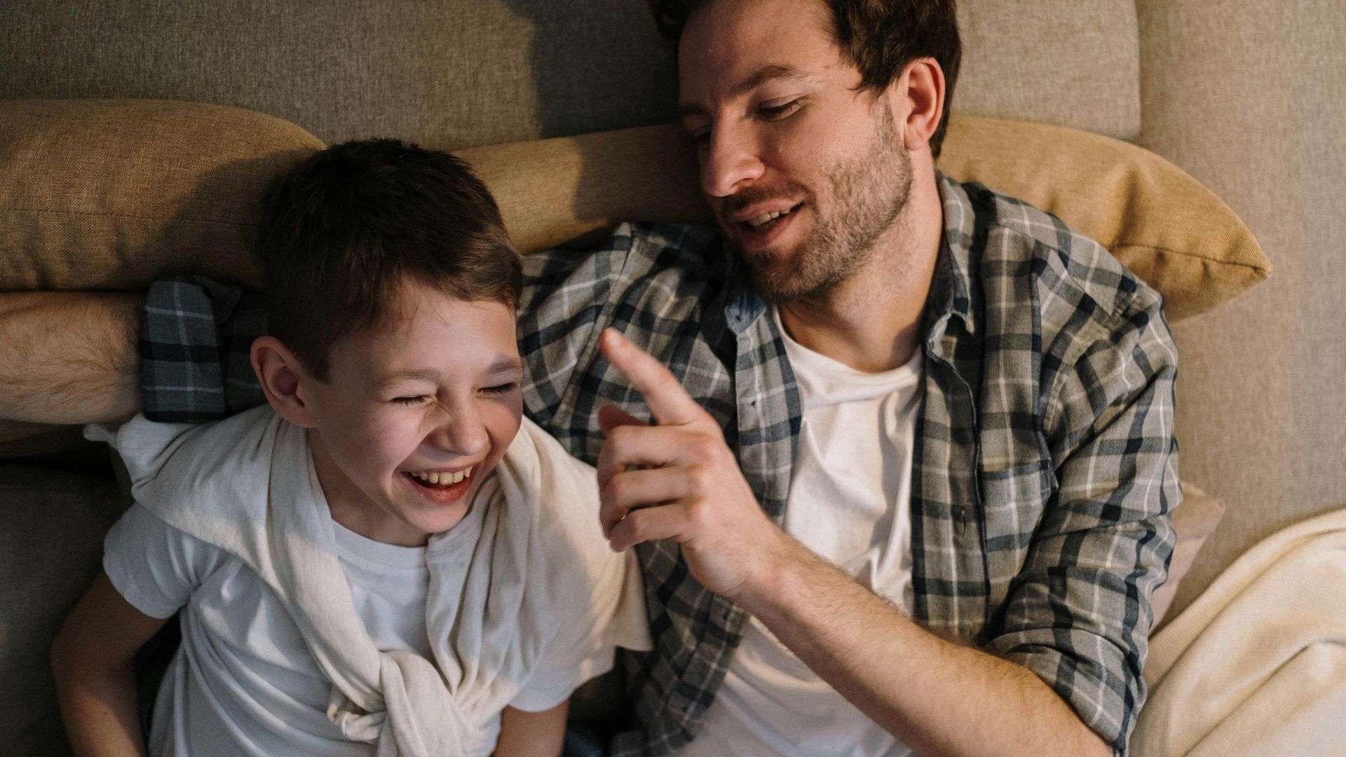 14. Ils veulent que leurs enfants les trouvent hilarants