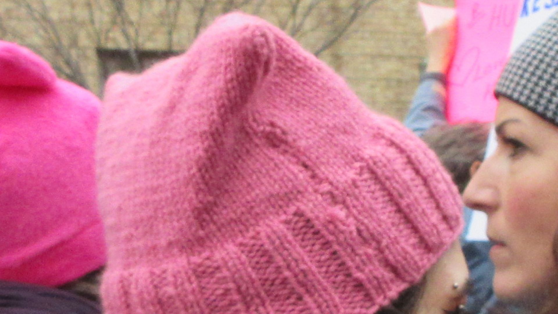 20. Krista Suh et Jayna Zweiman : Le chapeau comme mouvement