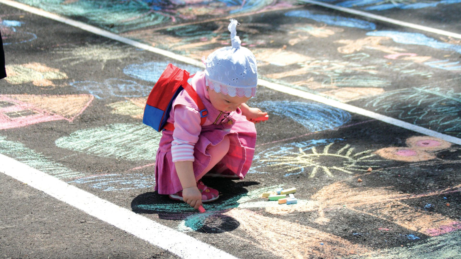 11. Faire des dessins à la craie sur le trottoir