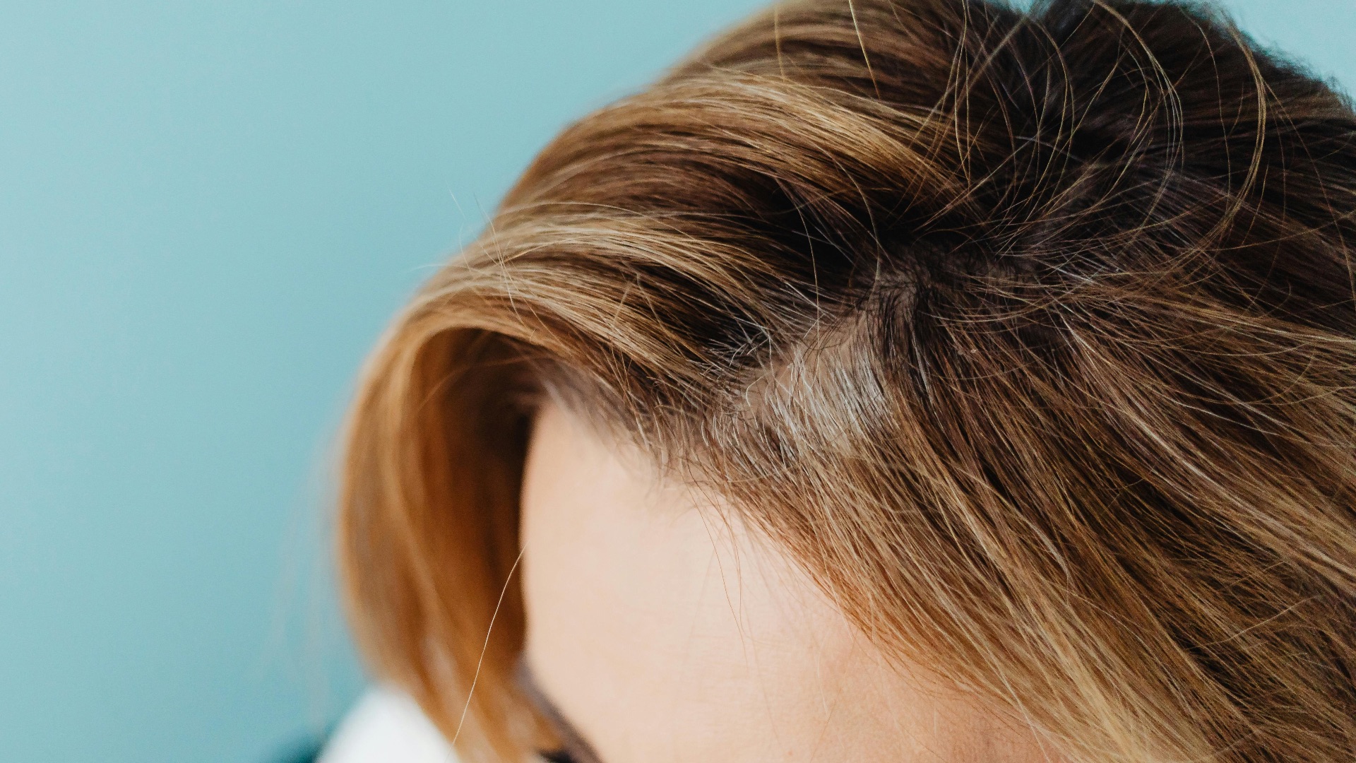 2. Utilisez-le sur des cheveux légèrement gras