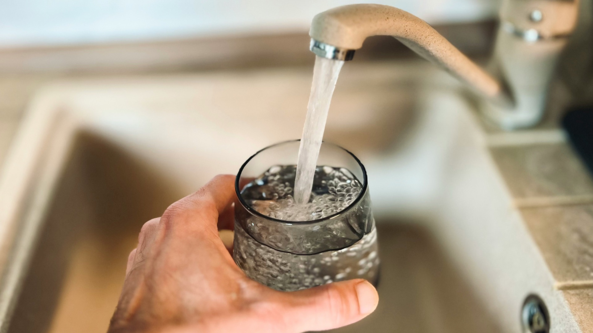 17. Boire de l'eau non filtrée ou contaminée