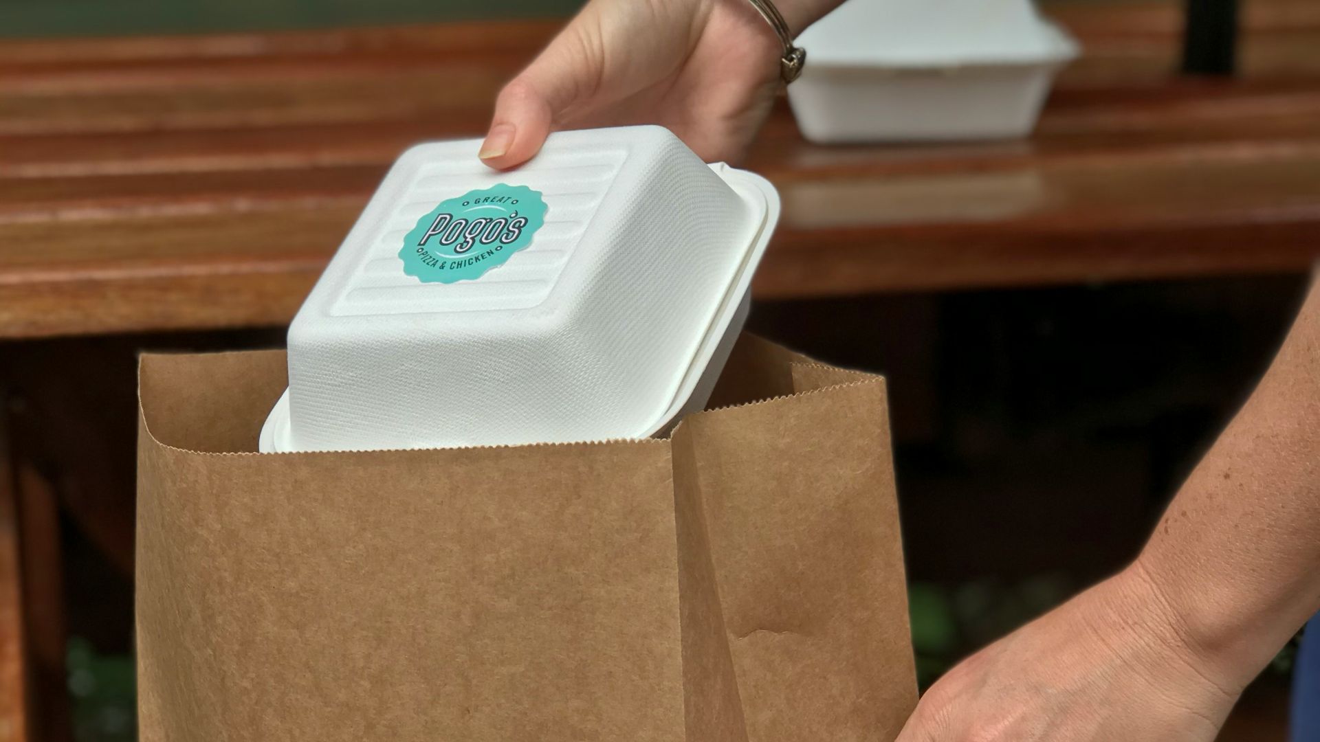 1. Les plats à emporter sont parfaits quand on a un emploi du temps chargé