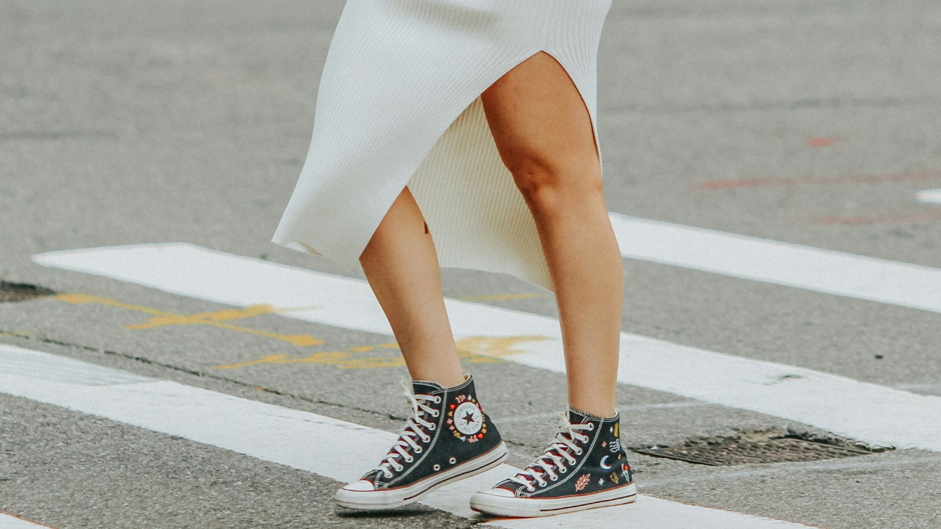 19. Jupe-culotte + pull + baskets