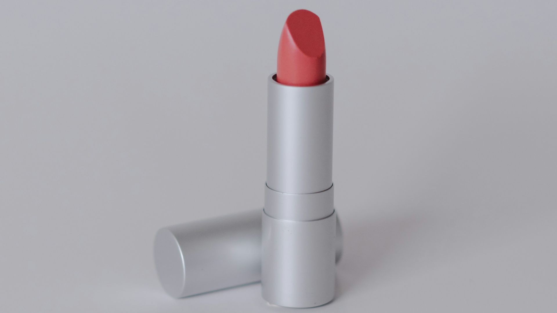 10. Appuyez vos lèvres contre un mouchoir après avoir appliqué le rouge à lèvres