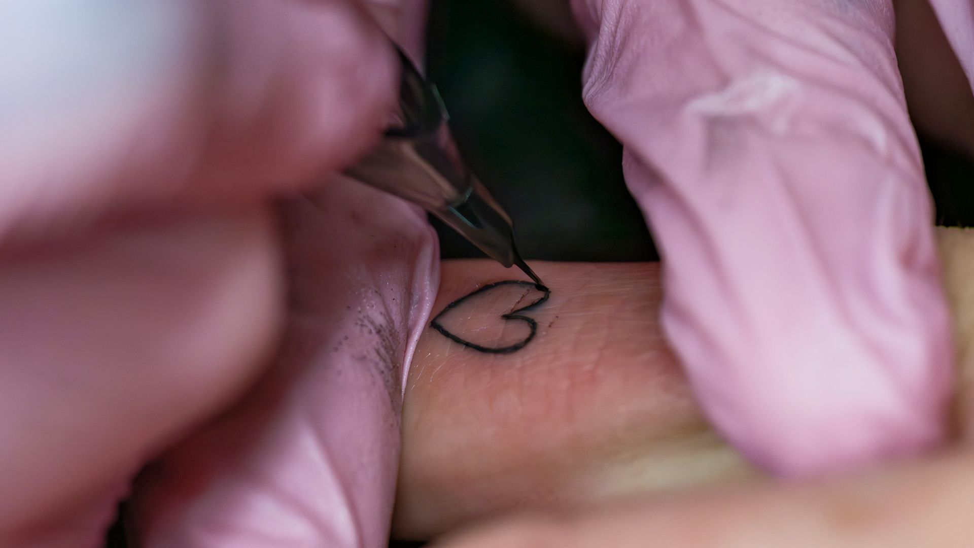 9. Cœurs minimalistes assortis