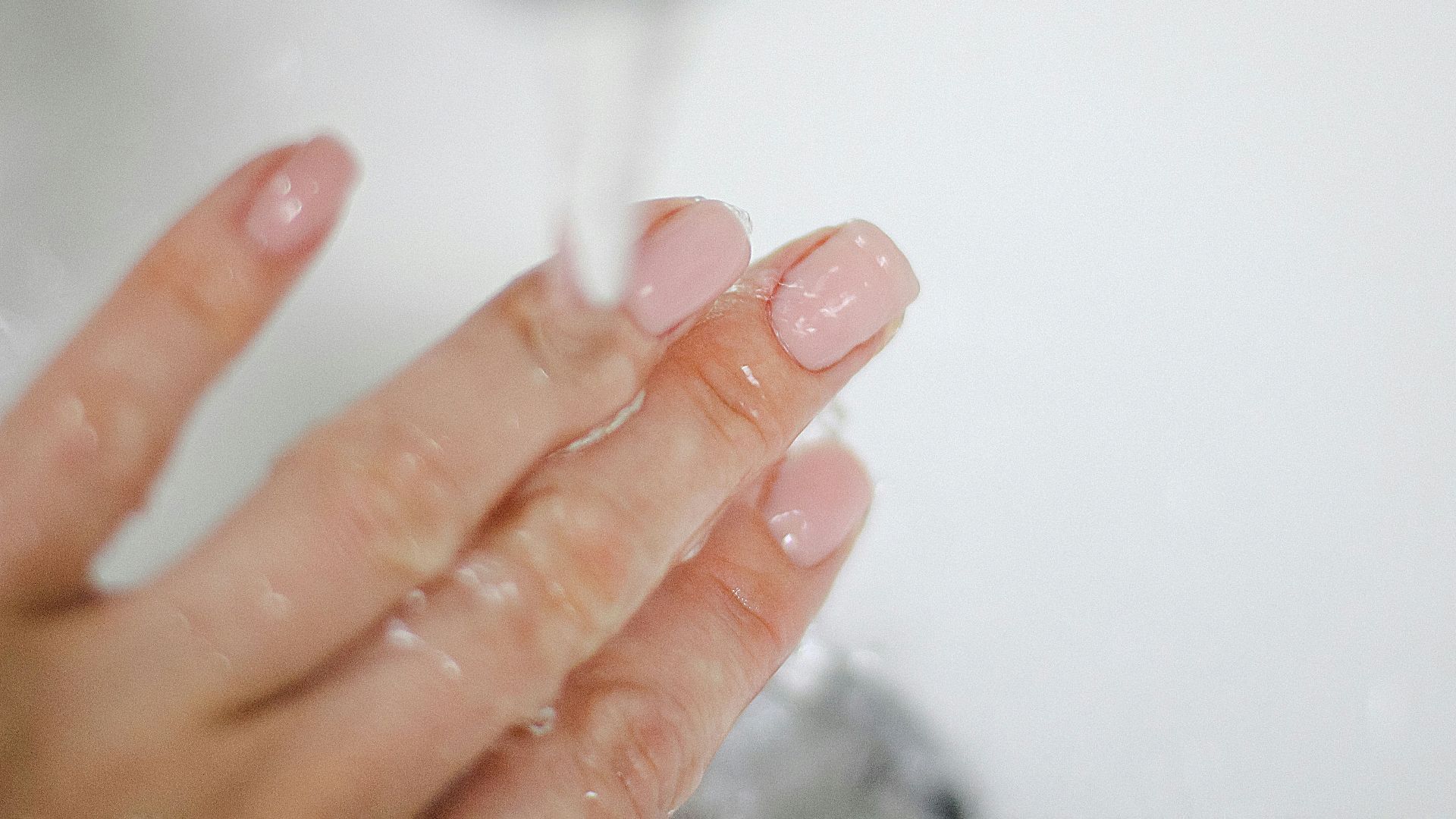 10. Tes cheveux et tes ongles sont superbes