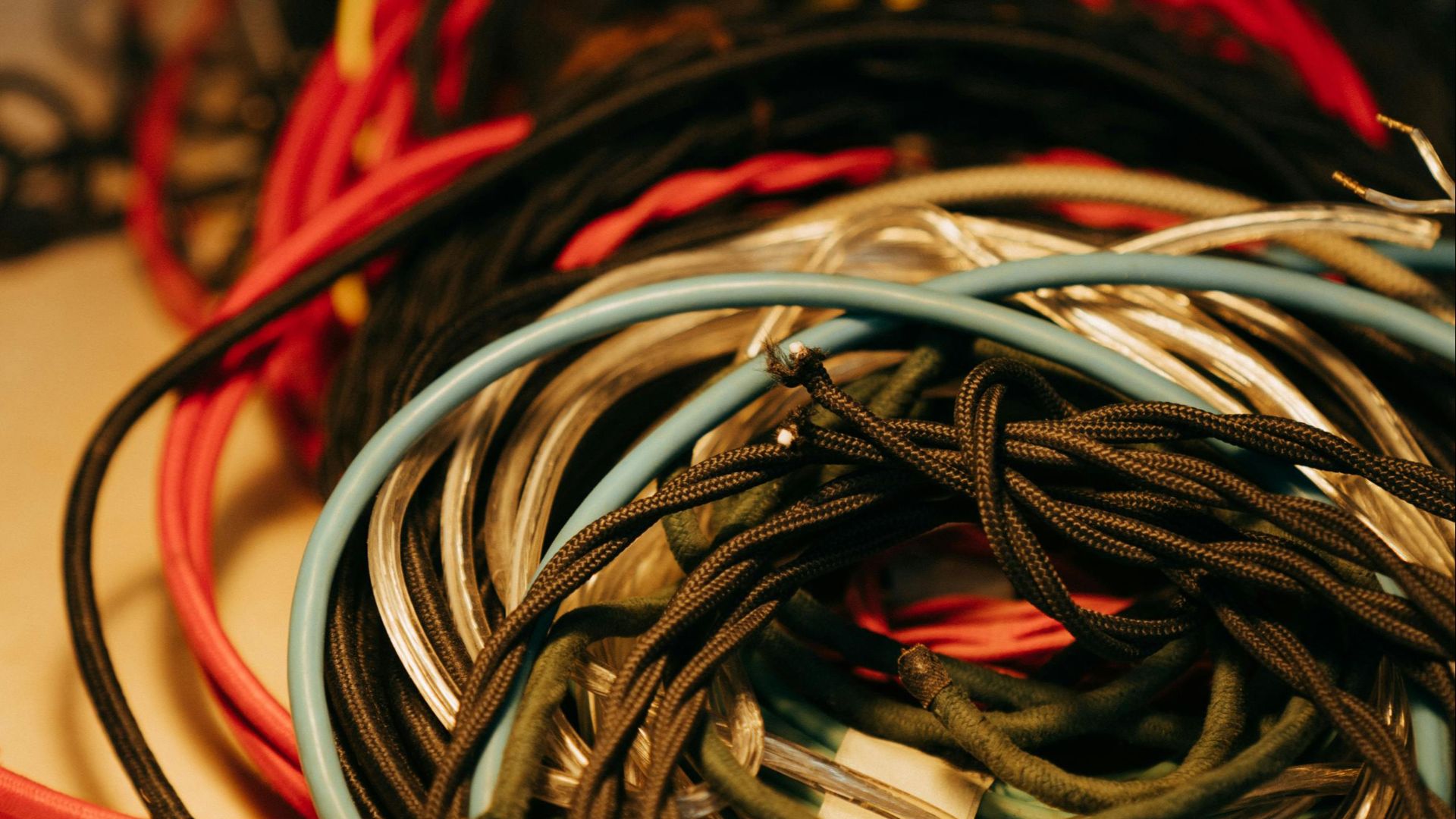 9. Des câbles qui traînent partout