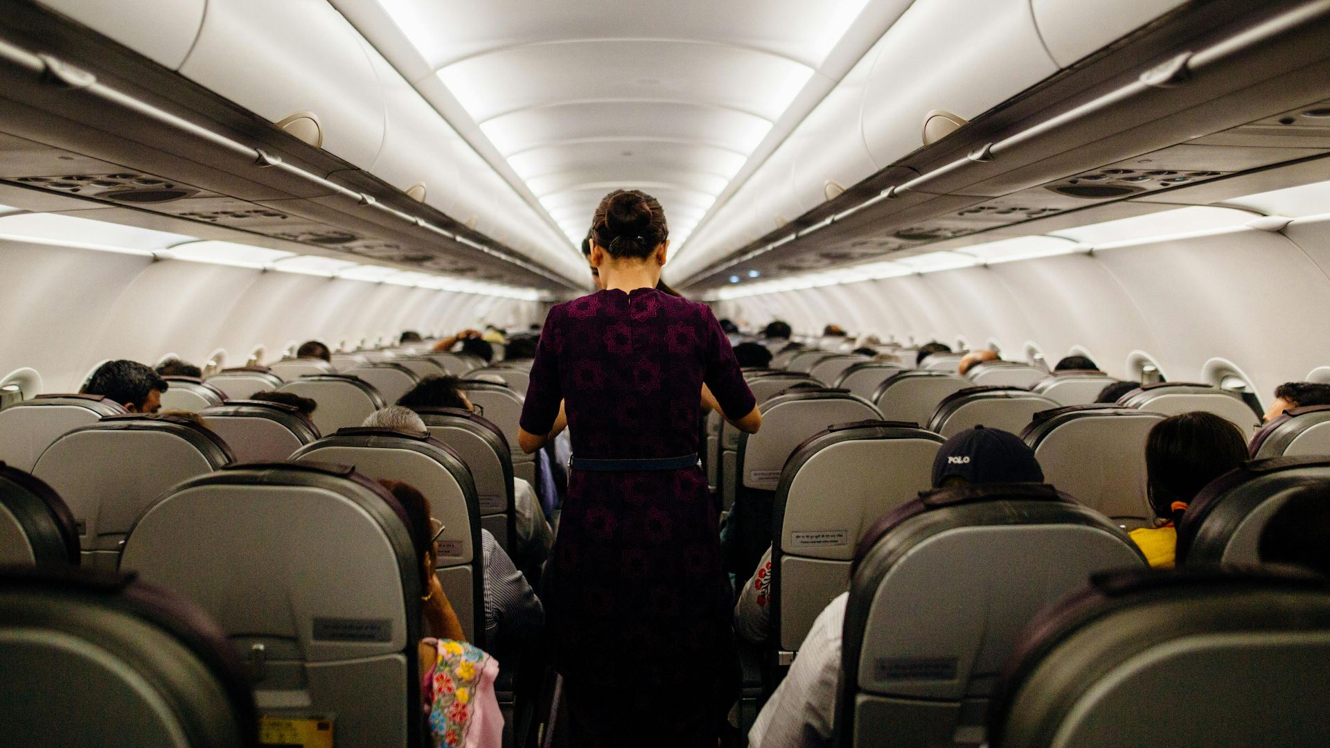 12. Se produire devant les passagers assis à proximité