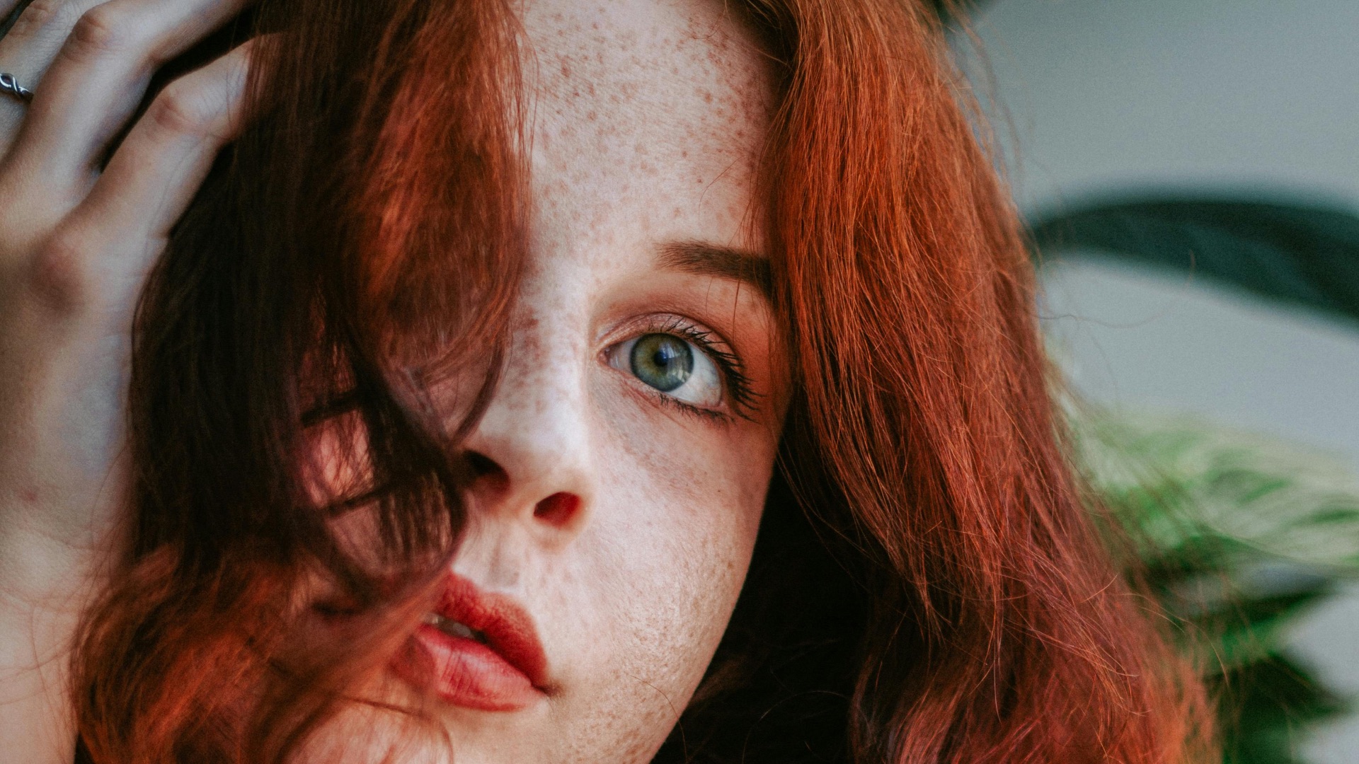 3. Cheveux roux + yeux verts