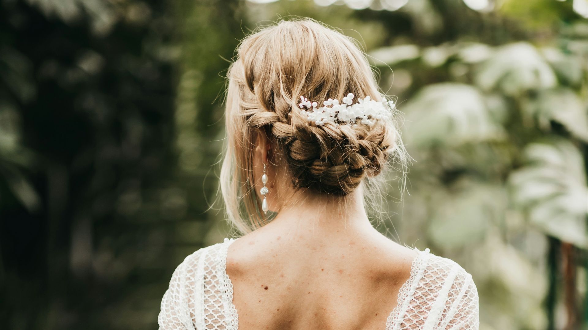 20 coiffures de mariage qui tiennent encore debout après la dernière chanson