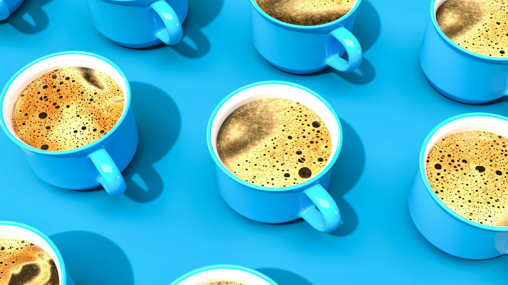 12. Une tasse en a entraîné trois