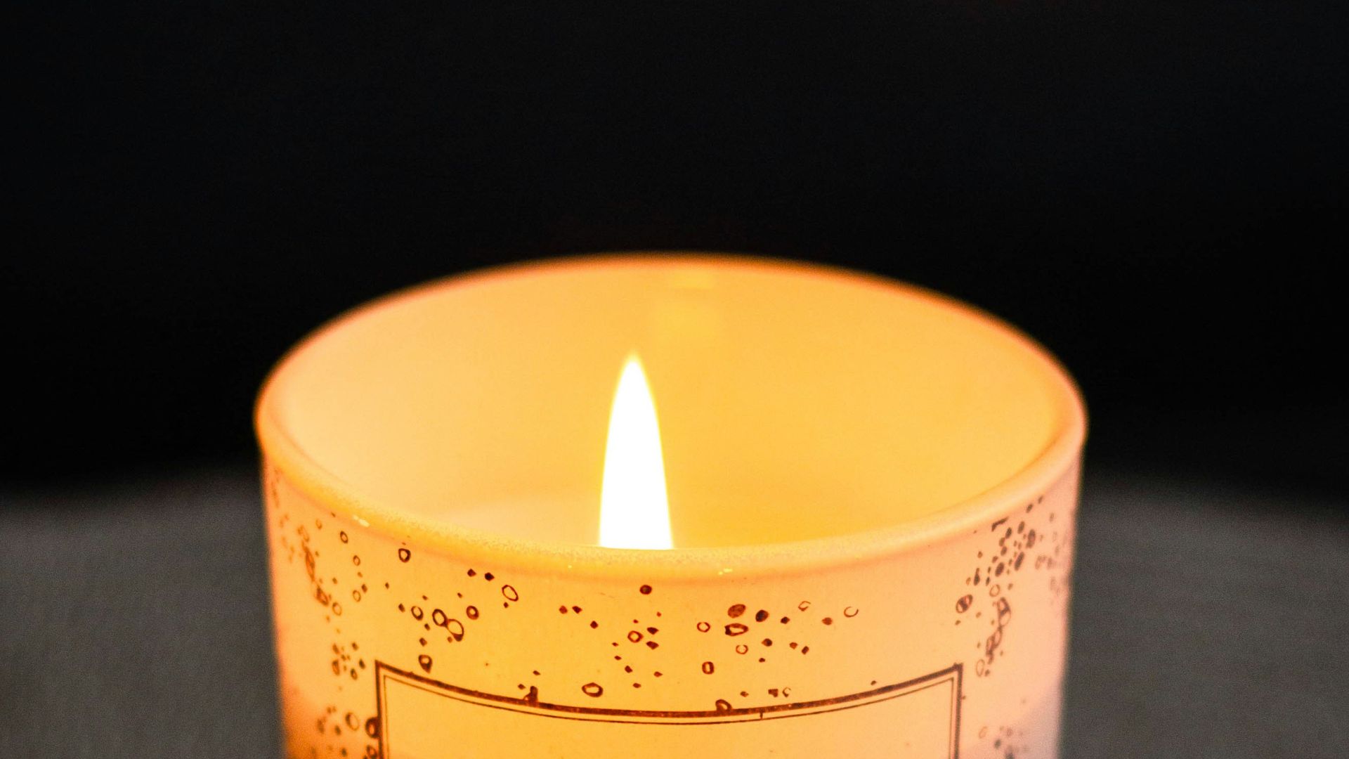 1. Suie de bougie parfumée