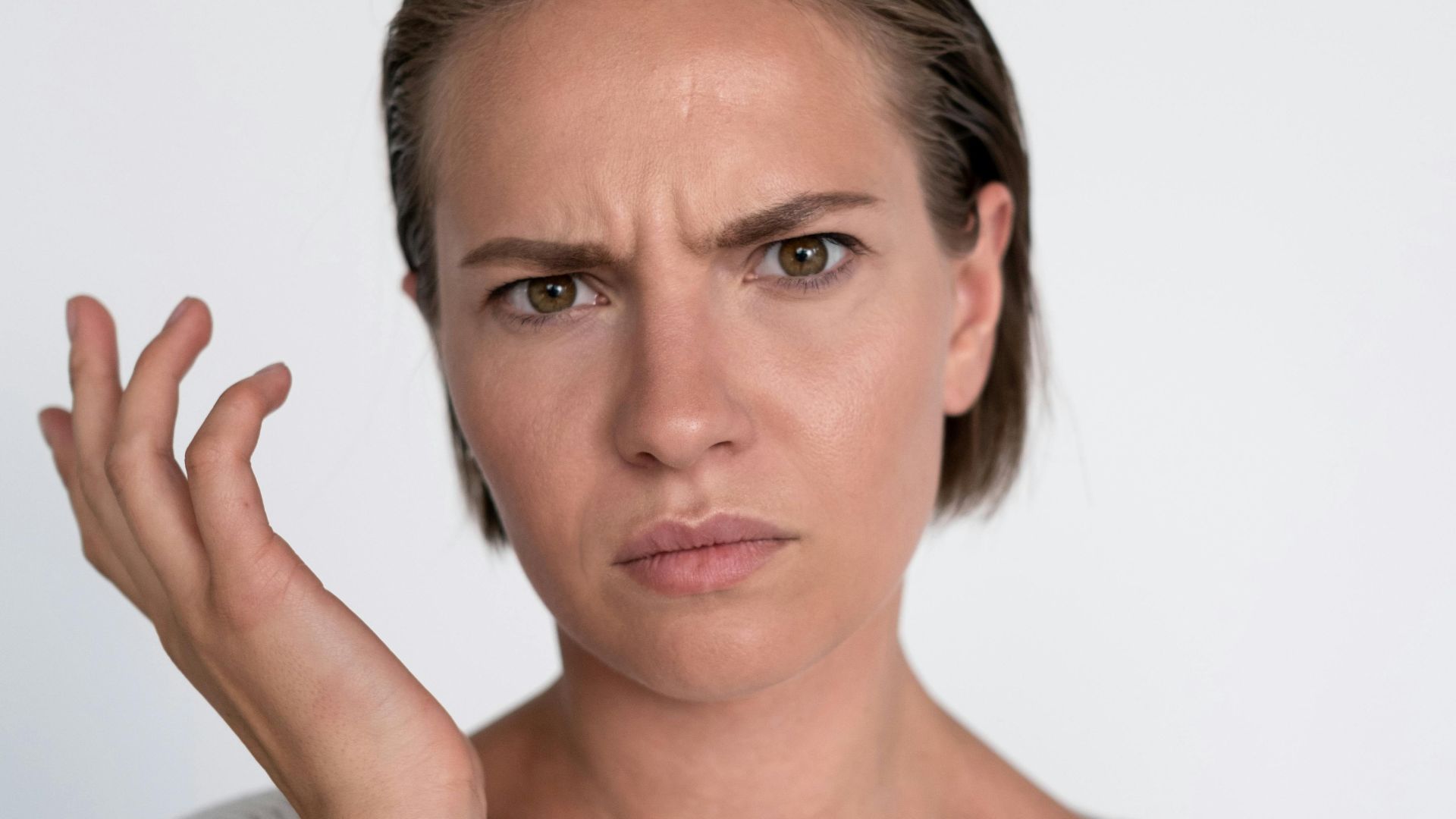 15. Féliciter un homme pour la même chose qui lui vaut d'être critiquée
