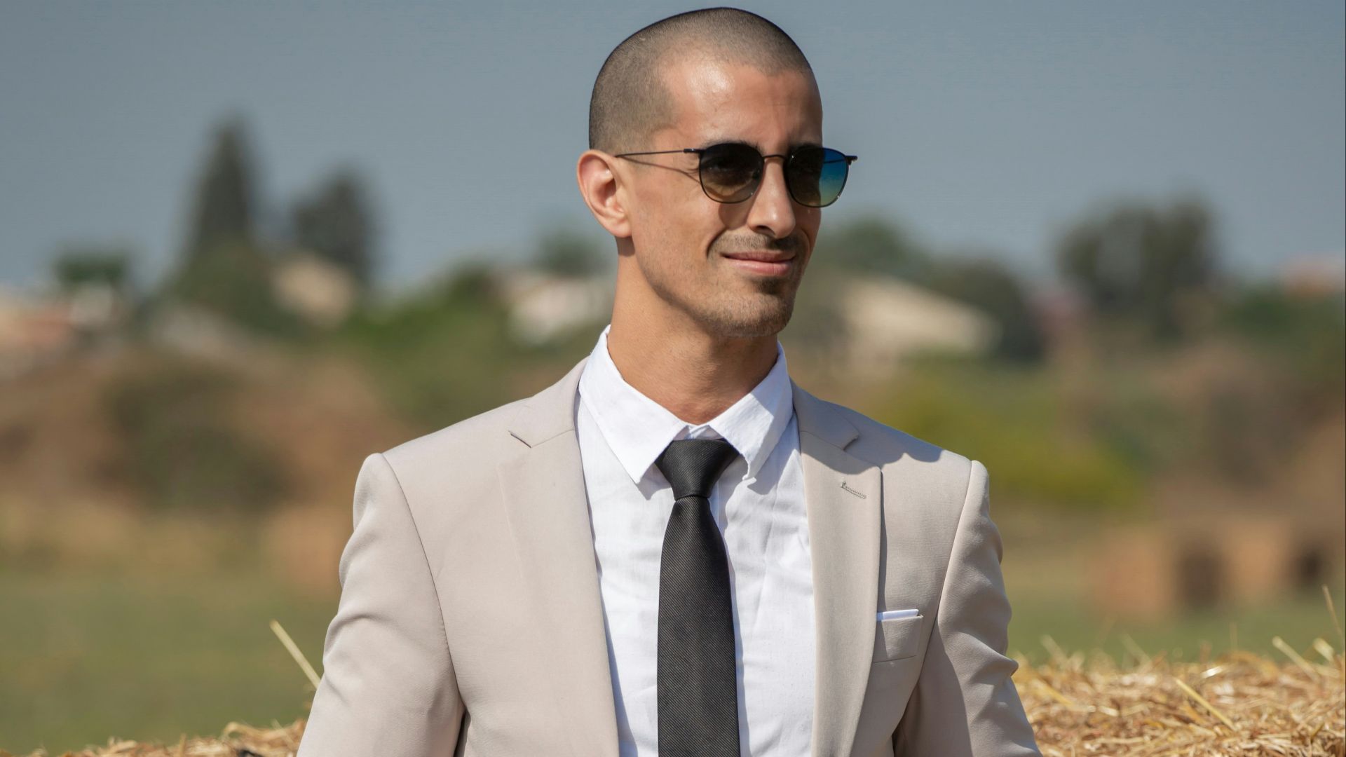 17. Costume décontracté aux tons doux