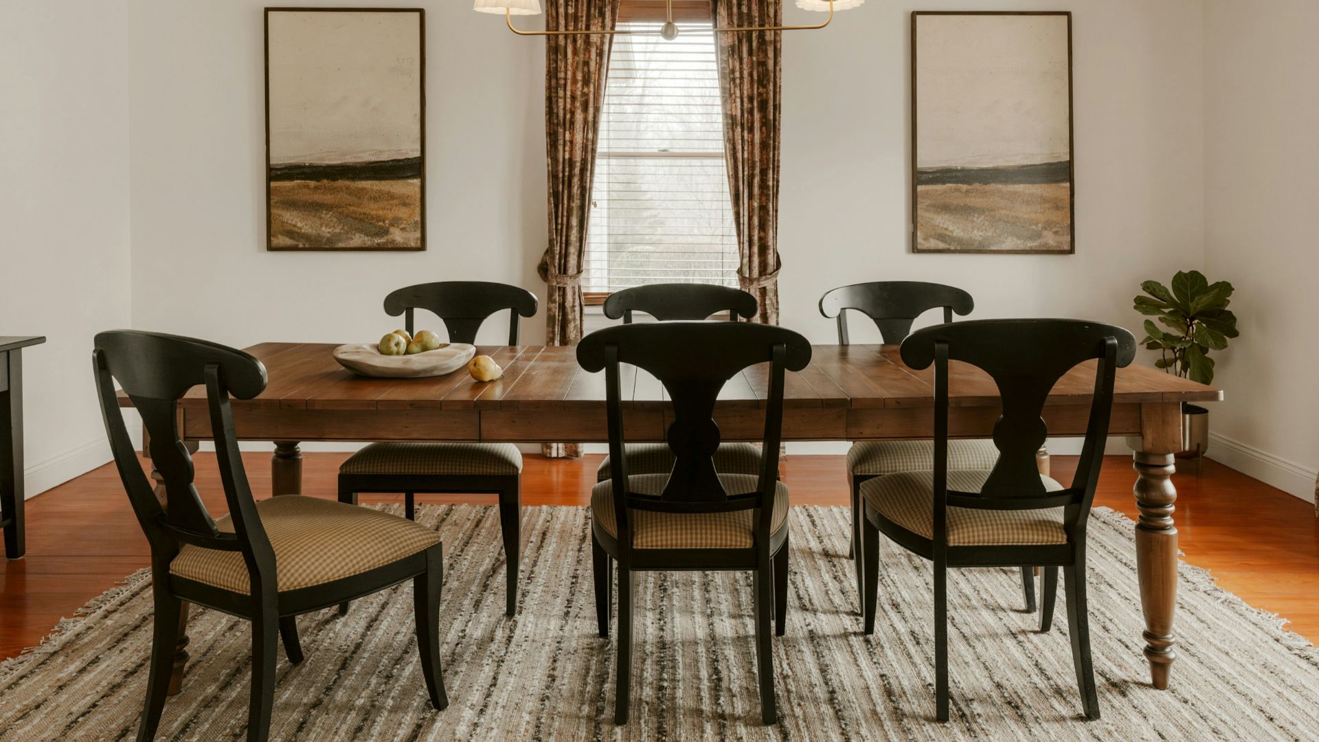 16. Des chaises de salle à manger trop formelles